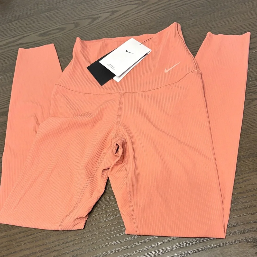 Nike Peach Ribbed Leggings NWT - Picture 4 of 8